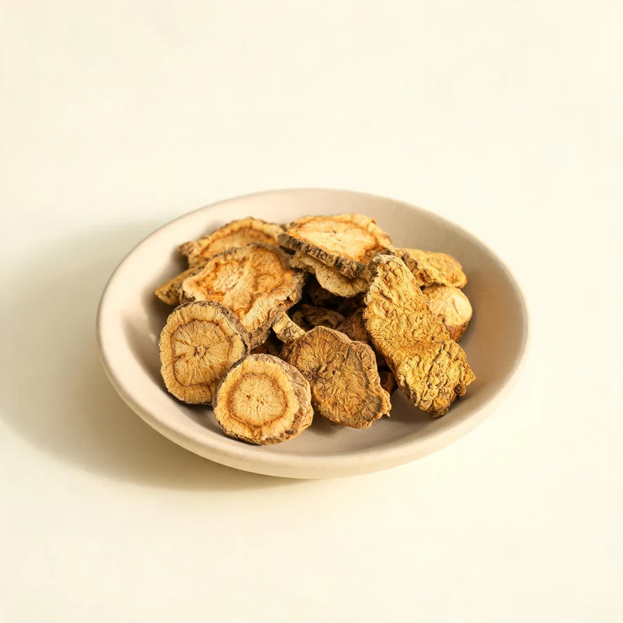 Dried Da Huang root and rhizome arranged in a shallow bowl