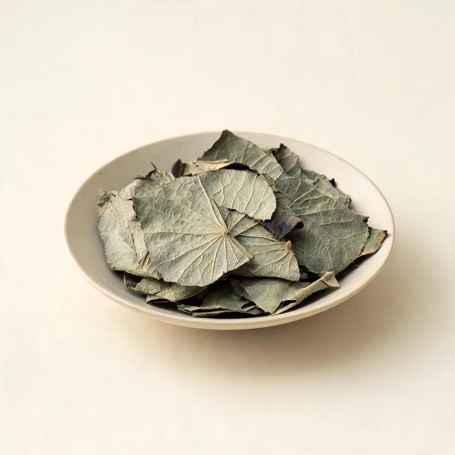 Dried He Ye leaf arranged in a shallow bowl