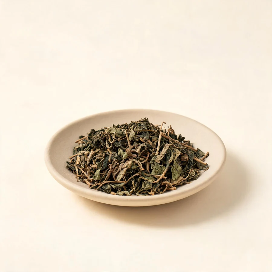 Dried Ma Chi Xian aerial parts arranged in a shallow bowl