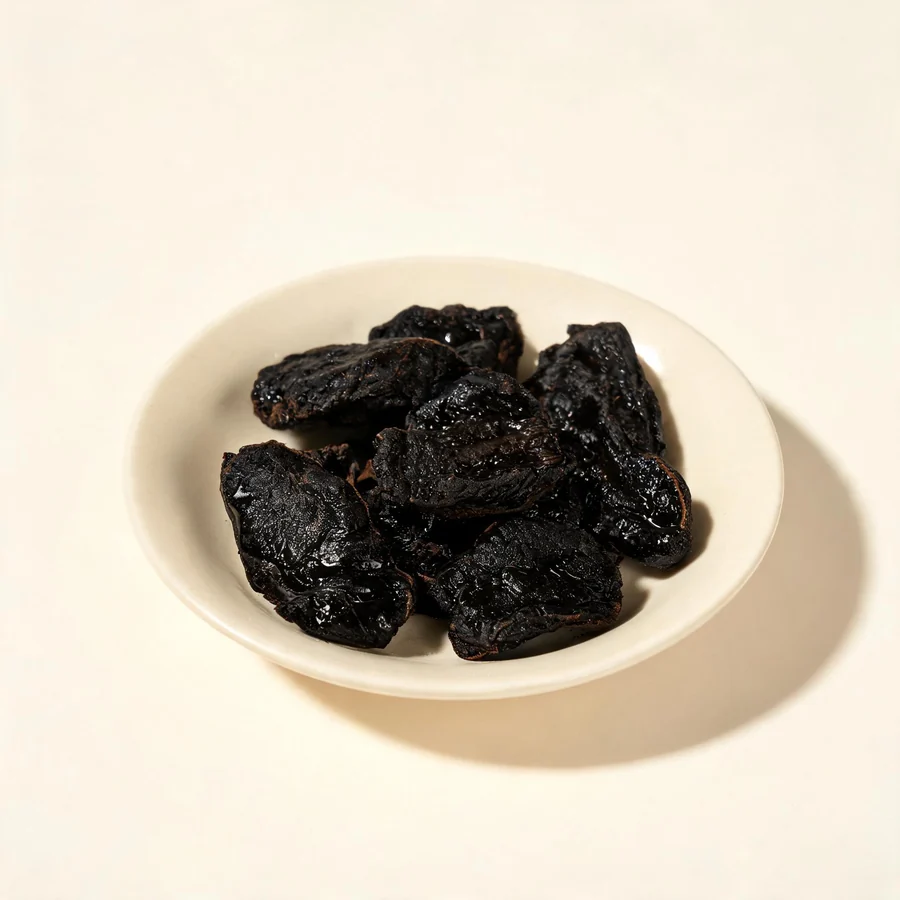 Dried Shu Di Huang prepared root arranged in a shallow bowl